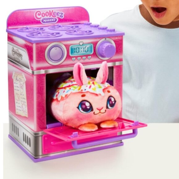 Cinnamon Treatz Oven–Interactive Bake & Reveal Oven Playset w/Mystery Scent - Picture 6 of 8